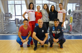 Спортсмены сборной команды России по фехтованию на рапирах. 12 октября 2016 года.